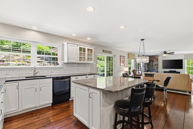 569 Deerfield Dr, Upper Nazareth Twp, PA 18064