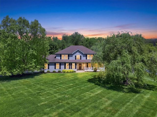 569 Deerfield Dr, Upper Nazareth Twp, PA 18064