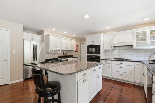569 Deerfield Dr, Upper Nazareth Twp, PA 18064