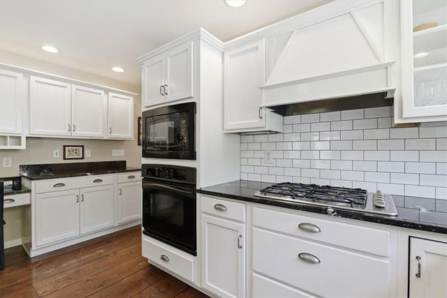 569 Deerfield Dr, Upper Nazareth Twp, PA 18064