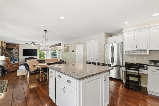 569 Deerfield Dr, Upper Nazareth Twp, PA 18064