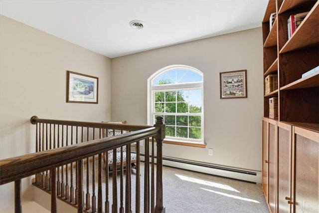569 Deerfield Dr, Upper Nazareth Twp, PA 18064