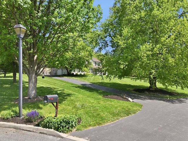 569 Deerfield Dr, Upper Nazareth Twp, PA 18064