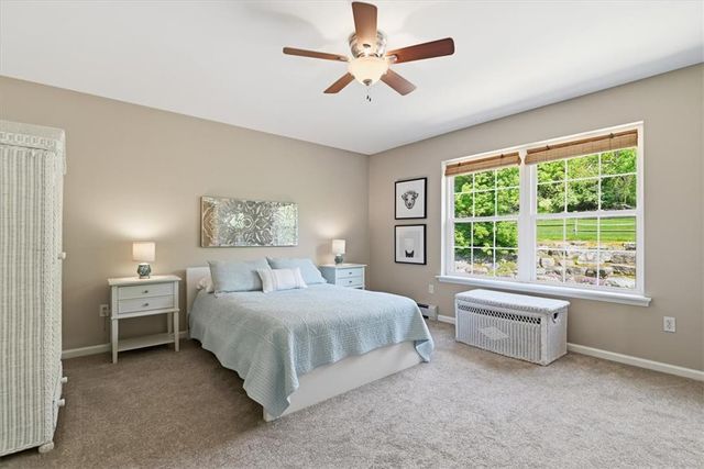 569 Deerfield Dr, Upper Nazareth Twp, PA 18064