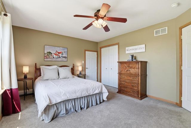 569 Deerfield Dr, Upper Nazareth Twp, PA 18064