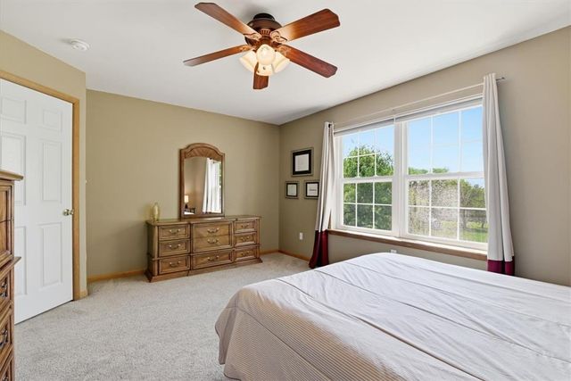 569 Deerfield Dr, Upper Nazareth Twp, PA 18064