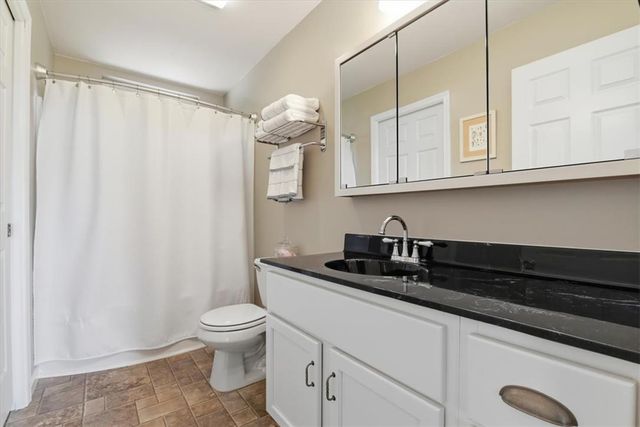 569 Deerfield Dr, Upper Nazareth Twp, PA 18064