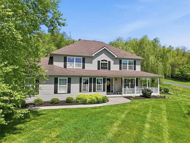 569 Deerfield Dr, Upper Nazareth Twp, PA 18064