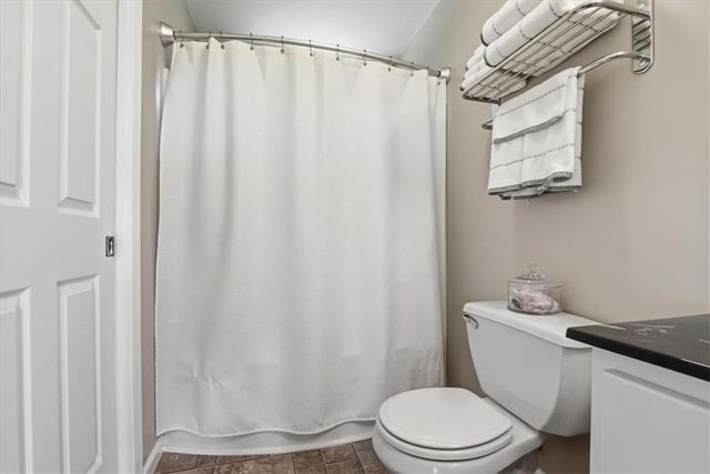 569 Deerfield Dr, Upper Nazareth Twp, PA 18064