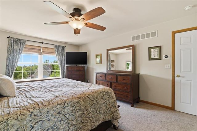 569 Deerfield Dr, Upper Nazareth Twp, PA 18064