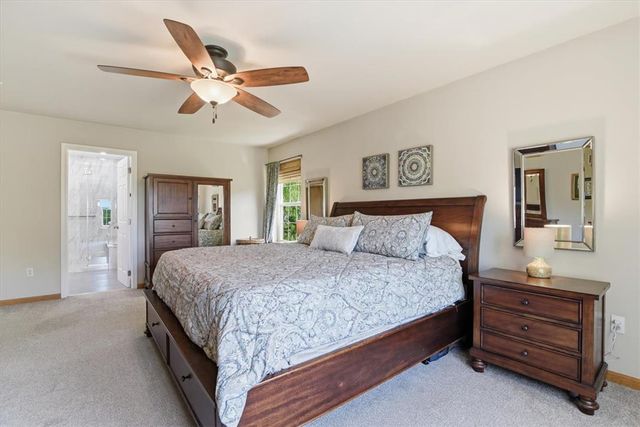 569 Deerfield Dr, Upper Nazareth Twp, PA 18064
