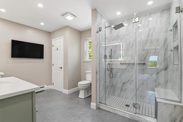569 Deerfield Dr, Upper Nazareth Twp, PA 18064