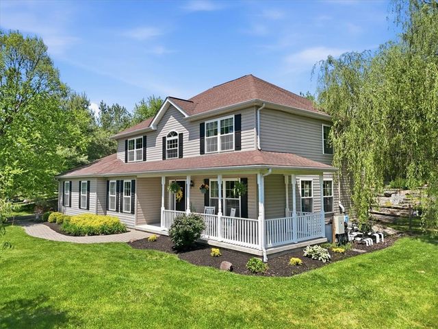 569 Deerfield Dr, Upper Nazareth Twp, PA 18064