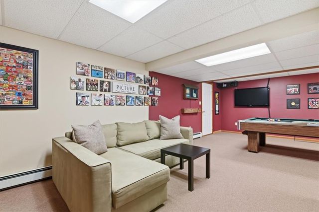 569 Deerfield Dr, Upper Nazareth Twp, PA 18064