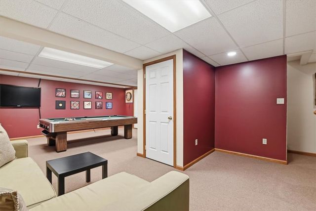 569 Deerfield Dr, Upper Nazareth Twp, PA 18064