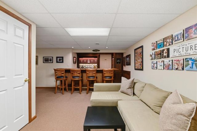569 Deerfield Dr, Upper Nazareth Twp, PA 18064