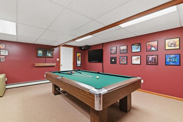 569 Deerfield Dr, Upper Nazareth Twp, PA 18064