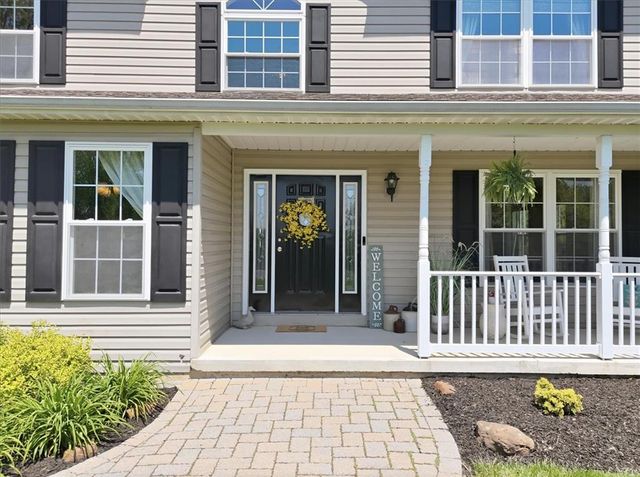 569 Deerfield Dr, Upper Nazareth Twp, PA 18064