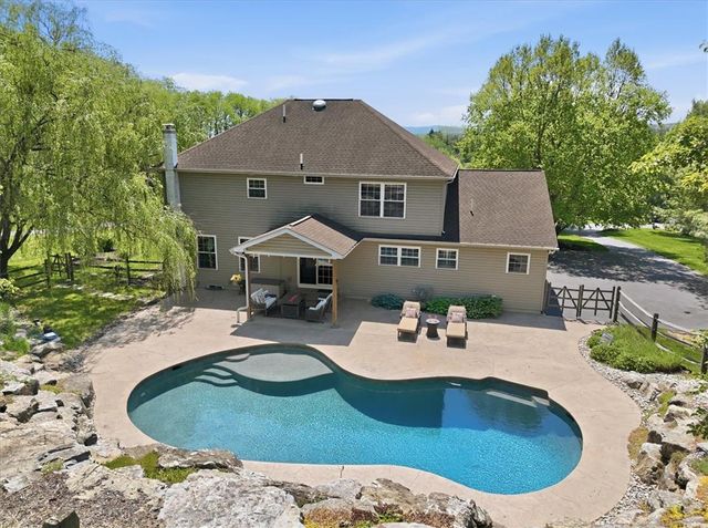 569 Deerfield Dr, Upper Nazareth Twp, PA 18064