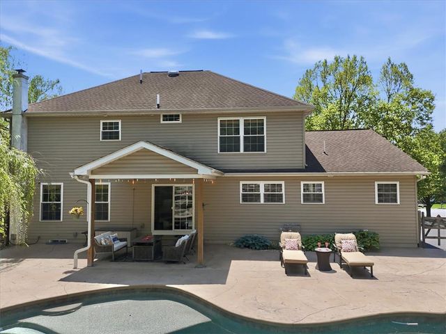 569 Deerfield Dr, Upper Nazareth Twp, PA 18064