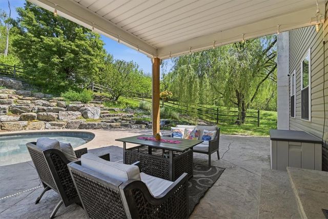 569 Deerfield Dr, Upper Nazareth Twp, PA 18064