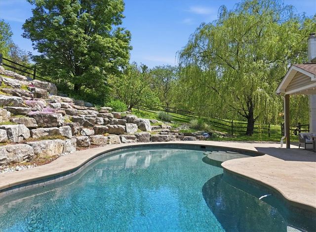 569 Deerfield Dr, Upper Nazareth Twp, PA 18064