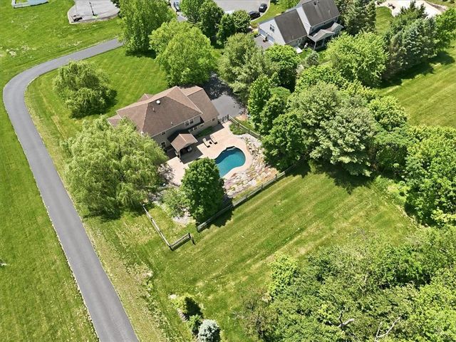 569 Deerfield Dr, Upper Nazareth Twp, PA 18064