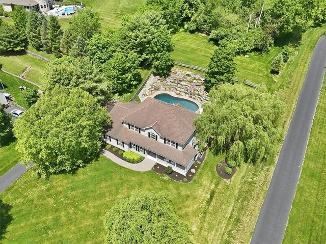 569 Deerfield Dr, Upper Nazareth Twp, PA 18064