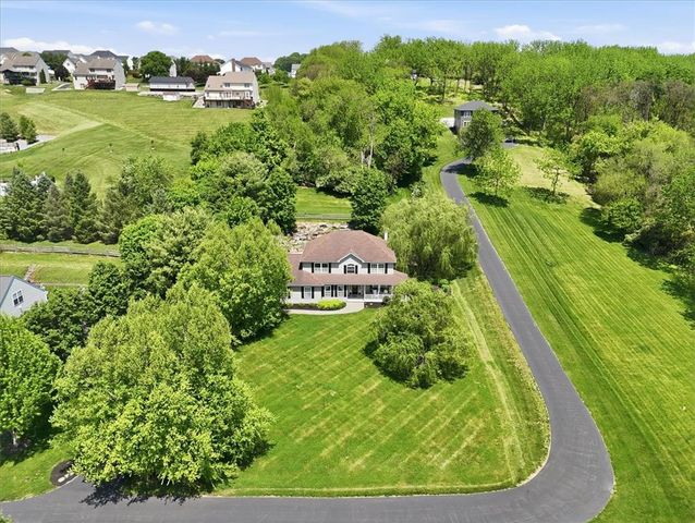 569 Deerfield Dr, Upper Nazareth Twp, PA 18064
