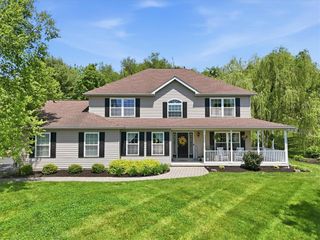 569 Deerfield Dr, Upper Nazareth Twp, PA 18064