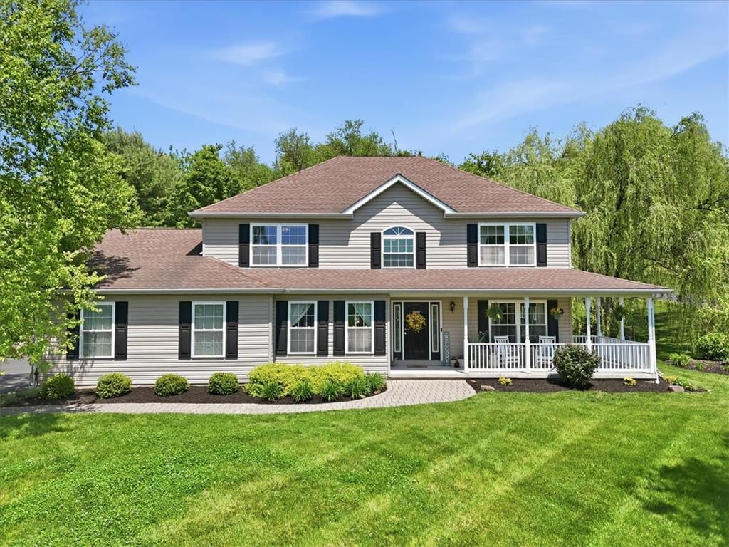 569 Deerfield Dr, Upper Nazareth Twp, PA 18064