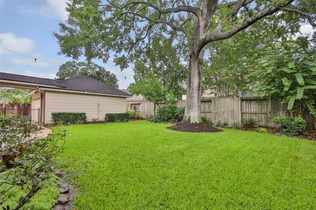 3526 Whispering Brook Drive, Kingwood, TX 77345