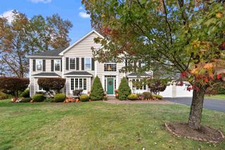 17 Meredith Road, Salem, NH 03079