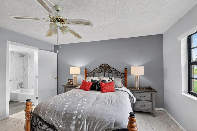 145 Lake Nancy Lane 128, West Palm Beach, FL 33411