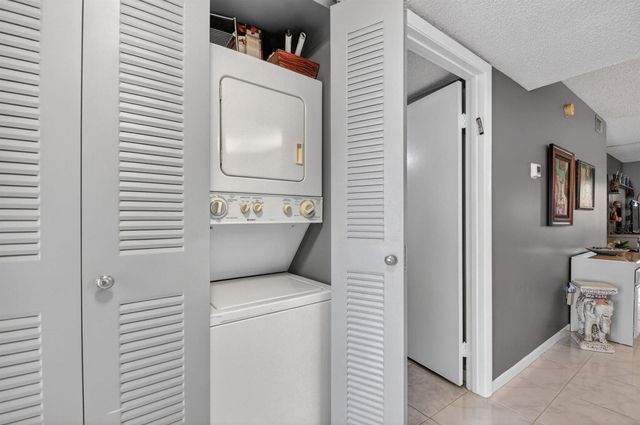 145 Lake Nancy Lane 128, West Palm Beach, FL 33411
