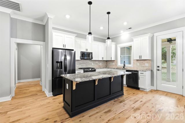 1860 Twin Lakes Road, Rock Hill, SC 29732