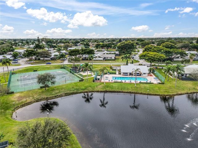 1050 Summit Trail Circle B, West Palm Beach, FL 33415