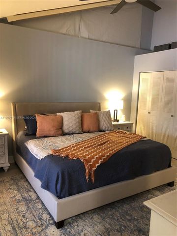 1050 Summit Trail Circle B, West Palm Beach, FL 33415