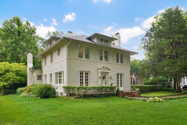 1463 E Meadowmere Street, Springfield, MO 65804