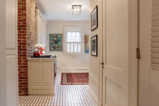 1463 E Meadowmere Street, Springfield, MO 65804