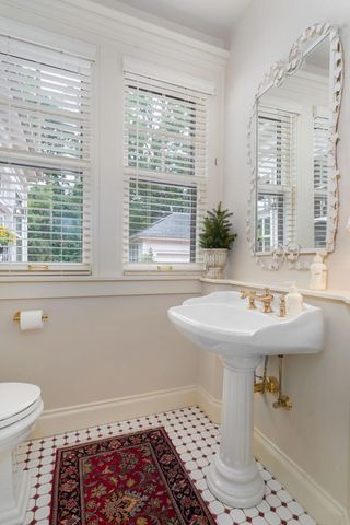 1463 E Meadowmere Street, Springfield, MO 65804
