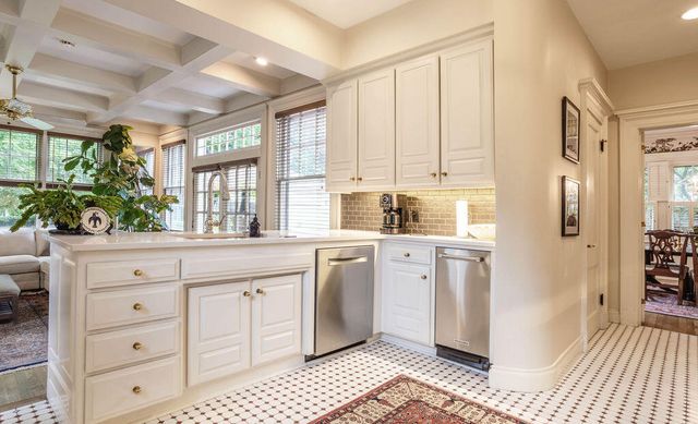1463 E Meadowmere Street, Springfield, MO 65804
