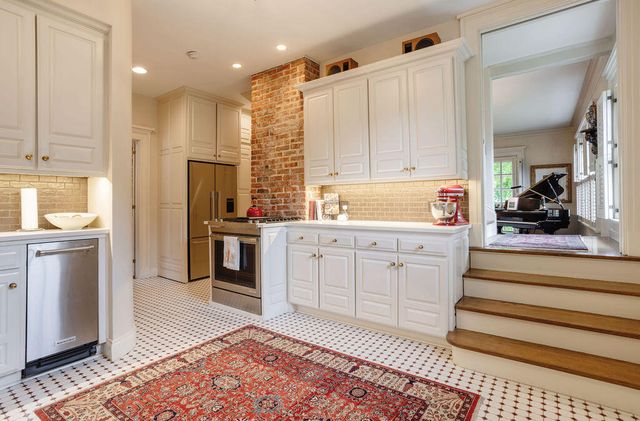 1463 E Meadowmere Street, Springfield, MO 65804