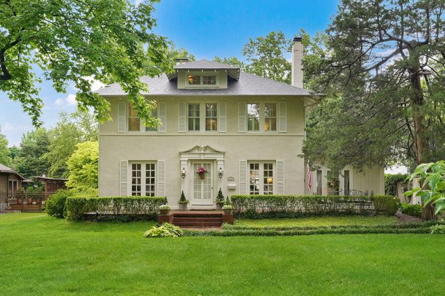 1463 E Meadowmere Street, Springfield, MO 65804