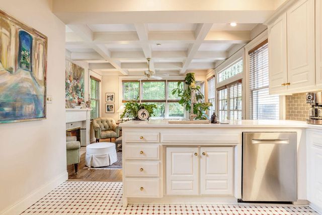 1463 E Meadowmere Street, Springfield, MO 65804