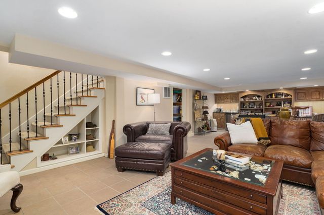 1463 E Meadowmere Street, Springfield, MO 65804
