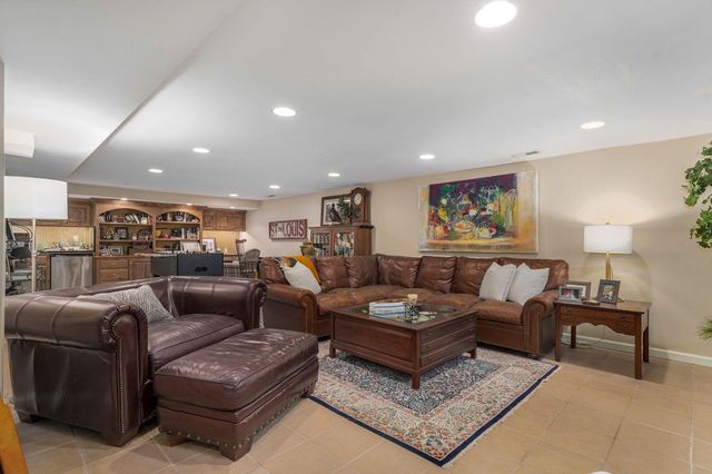 1463 E Meadowmere Street, Springfield, MO 65804