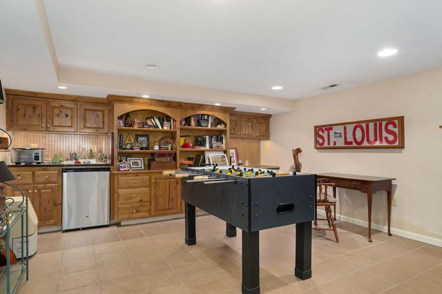 1463 E Meadowmere Street, Springfield, MO 65804
