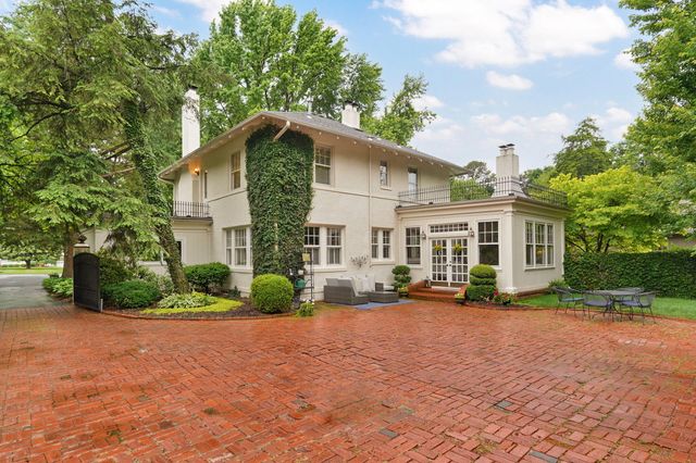 1463 E Meadowmere Street, Springfield, MO 65804