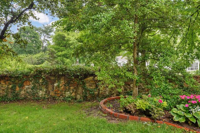 1463 E Meadowmere Street, Springfield, MO 65804